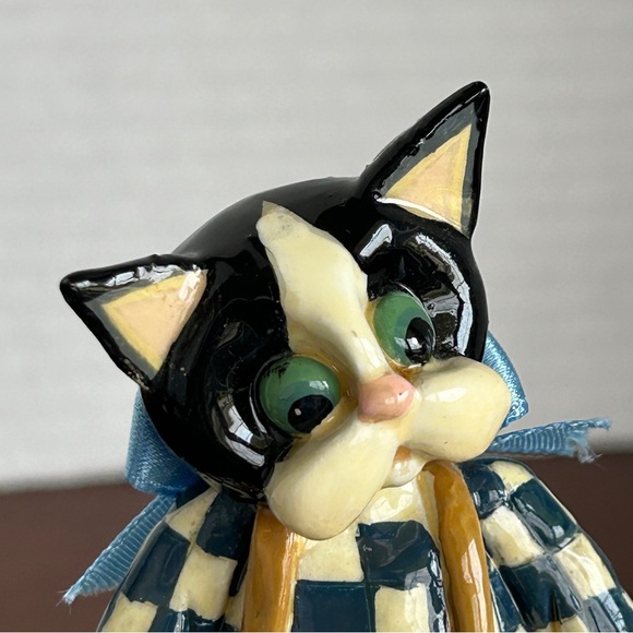 Donna Little Kitt'in Littles by Enesco CAT figurine - "A Little Bit Proud" 1997 - Picture 3 of 10